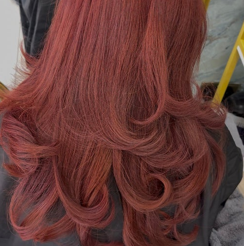 Round brush blow-dry