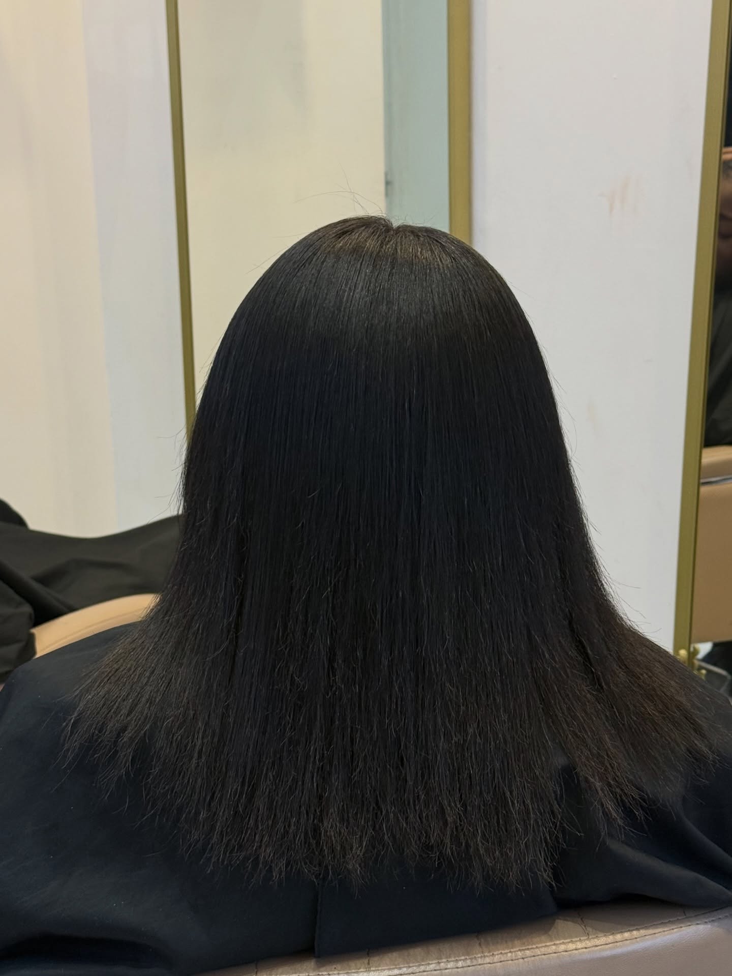 Glossy straight blowout